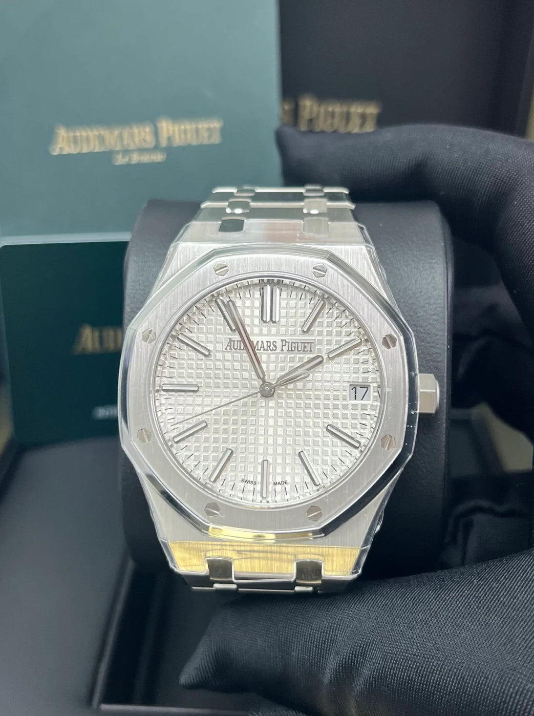 AUDEMARS PIGUET ROYAL OAK JUMBO WHITE