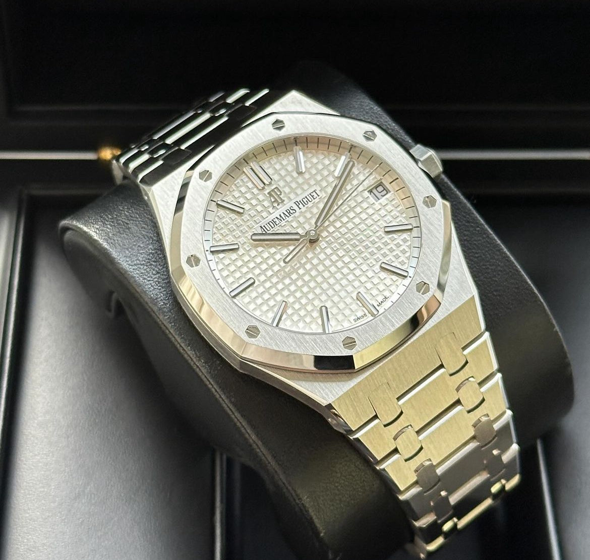 AUDEMARS PIGUET ROYAL OAK JUMBO WHITE